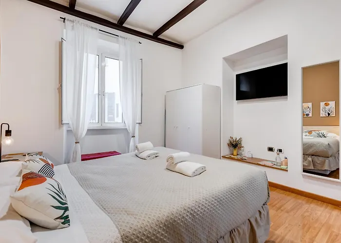 Fine Line House In Trastevere, With Puccio *