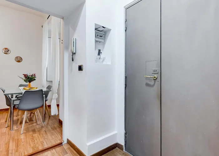 Fine Line House In Trastevere, With Puccio * Roma