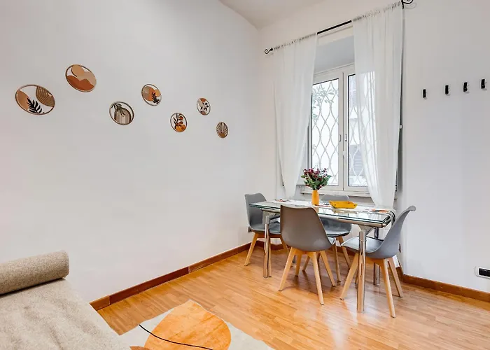Fine Line House In Trastevere, With Puccio