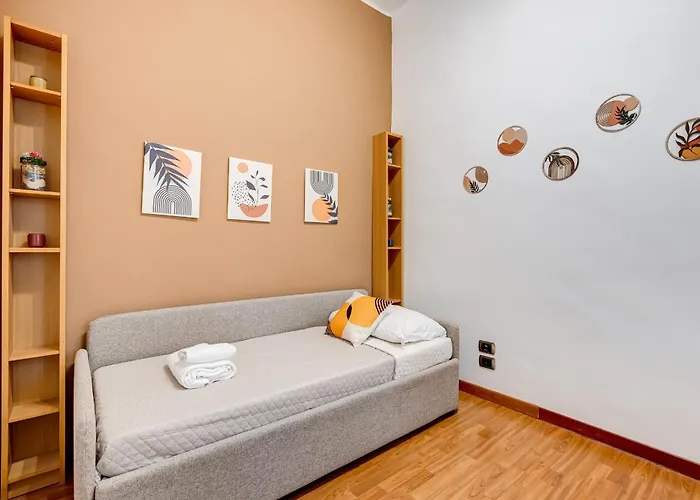 Fine Line House In Trastevere, With Puccio *