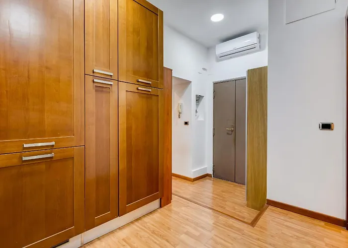 Fine Line House In Trastevere, With Puccio