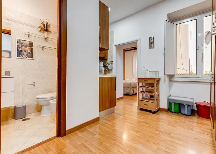 Fine Line House In Trastevere, With Puccio * Roma