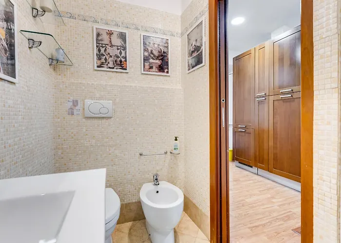 Fine Line House In Trastevere, With Puccio Roma