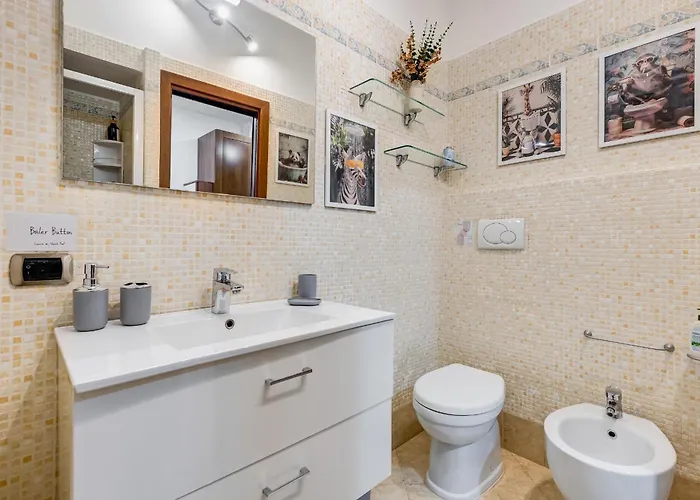 Fine Line House In Trastevere, With Puccio
