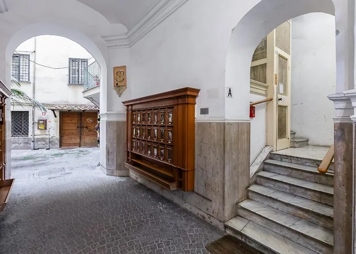 Fine Line House In Trastevere, With Puccio